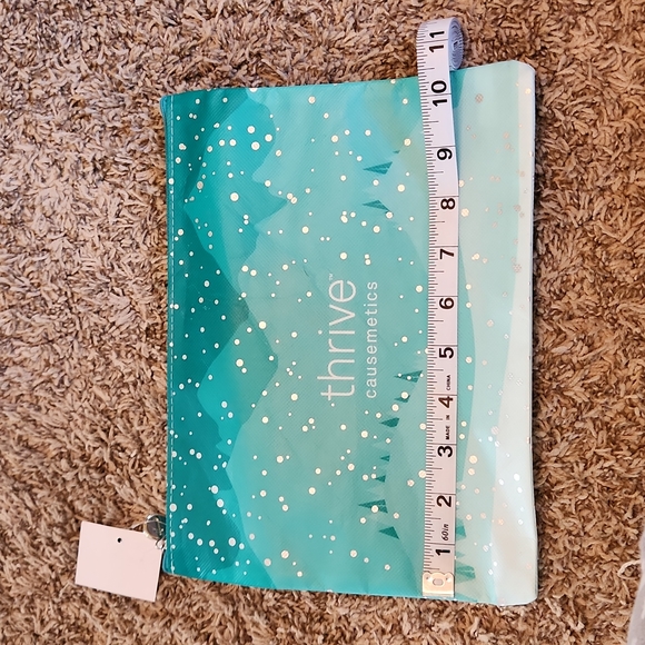 Thrive Causemetics Bag - Picture 6 of 7